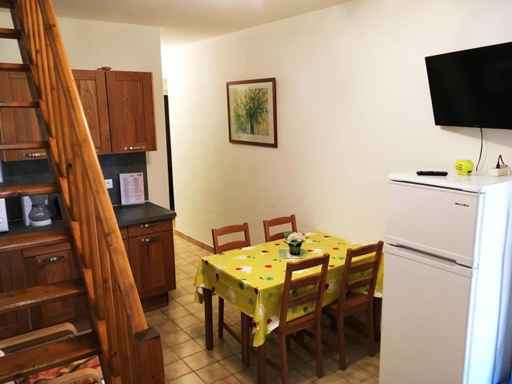 Gites Le Pressoir Vias Exterior foto
